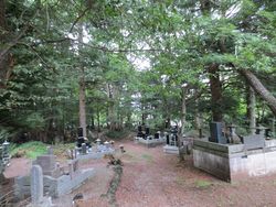 散歩道墓地ワンダーランド079